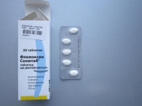 Öksürük ve rinitli bir çocuk için antibiyotik Flemoksin Solutab
