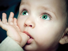 Làm thế nào để cai sữa cho bé mút ngón tay? Tìm kiếm lý do và tìm giải pháp thay thế.