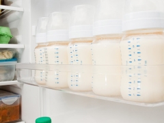 Anne sütünü buzdolabında ne kadar süre saklayabilir ve nasıl yapabilirsiniz?