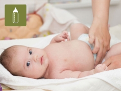 Sgabello verde per neonati con alimentazione artificiale