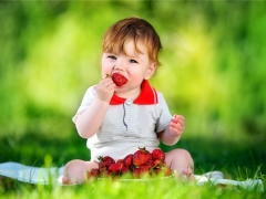 From what age and when can you give a child strawberries?