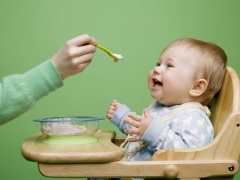 Bērna ēdienkarte 10 mēnešu laikā: uztura un uztura principu pamats