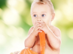 Hur presenterar du morötter i kompletterande livsmedel och i vilken ålder kan du ge barnpurépuré och juice?