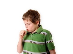 ¿Cómo y cómo tratar una tos de ladridos en un niño?