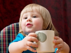 Από ποια ηλικία θα πρέπει να χορηγηθεί κιχώριο στα παιδιά και τα μωρά να τα πίνουν;