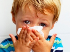 Cosa fare se il bambino non passa il raffreddore?