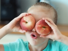 Op welke leeftijd kunnen perziken aan kinderen worden gegeven?