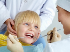 Có bao nhiêu răng 3 tuổi ở một đứa trẻ và răng được điều trị như thế nào ở tuổi này?