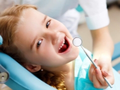 Zahnfleischentzündung - Entzündung des Zahnfleisches bei einem Kind