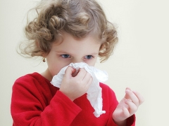बच्चे को नाक से खून क्यों आता है और इसे कैसे रोकना है?