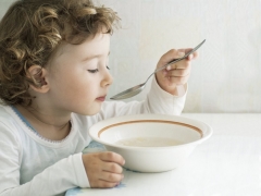 When can I give broth to a child and soups on it?