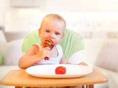 아이들은 튀김을 먹을 수 있습니까? 그리고 나이부터 그런 음식을 먹을 수 있습니까?