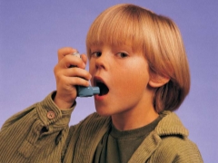 Bronchial asthma in a child: symptoms and treatment