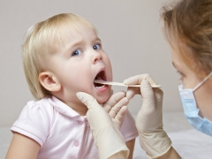 วิธีการสอนเด็กให้บ้วนปาก?