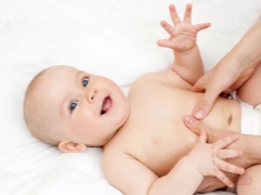 Umbilická hernia u novorodencov a dojčiat