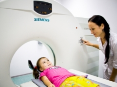 एक बच्चे के मस्तिष्क का एमआरआई