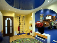 Tavan întins pentru camera copiilor băiatului