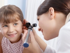 Symptomen en behandeling van scrofula achter de oren bij kinderen