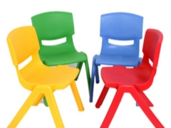 كرسي من البلاستيك للأطفال: أنواع وميزات