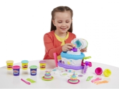 Sediakan Play-Doh untuk kanak-kanak perempuan