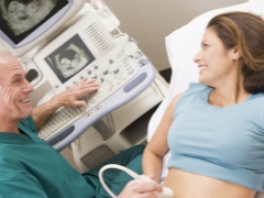 Screening under graviditeten vid 12 veckor: hur gör de det och vad visar det?