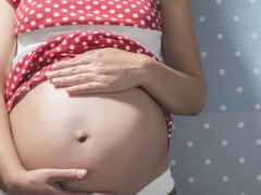Orsaker och effekter av måttlig polyhydramnage under graviditeten