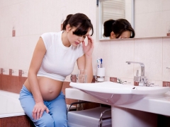 Bulantı hamilelik sırasında en sık ortaya çıktığında, neden bu oluyor ve ne yapmalı?