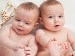 의도적으로 쌍둥이를 자연적으로 임신 할 수 있습니까?