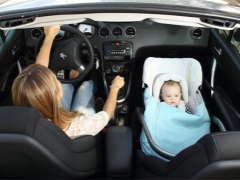 Je li moguće nositi dijete u autosjedalicu na prednjem sjedalu?