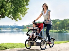 Bike dengan kereta dorong untuk ibu dan bayi: ciri dan petua untuk memilih
