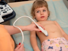 Wat doet het echografisch onderzoek van de nieren en blaas, waarom maakt het het kind?