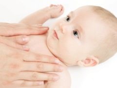 4-5 aylık bir çocuğa nasıl masaj yapılır?