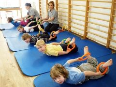 Çocuklar için hangi egzersiz terapisi grupları ve ders nasıl yapılır?