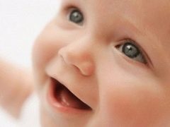 Bilakah bayi mula senyum?