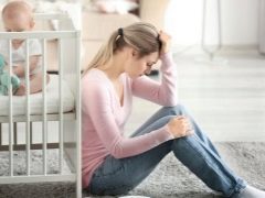 كيف يتجلى الاكتئاب بعد الولادة؟ العلامات الرئيسية والأعراض الأولى