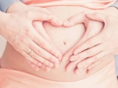 Vid vilken vecka av graviditeten börjar magen växa och i vilken månad är det mycket märkbart?