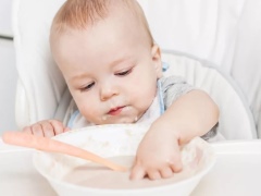 Dairy-free cereals for the first feeding