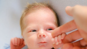 Grasp reflex in newborns