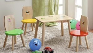 Kindertafel met stoel