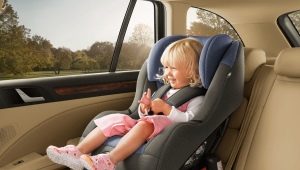 Ghế ngồi ô tô cho trẻ em: tính năng của sự lựa chọn và vận hành