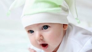 2 महीने का बच्चा अपना सिर नहीं रखता है - क्या यह आदर्श या विचलन है?