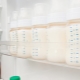 Koľko materského mlieka možno skladovať v chladničke a ako to urobiť?