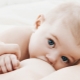 Hoe te begrijpen of moedermelk voldoende is voor een baby?