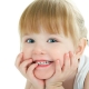 Witte vlekken op de tanden van een kind