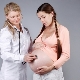 Doğum sonrası hamileliği olan çocuk