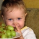 At what age can you give grapes to a child, and what to take into account?