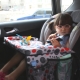 Chọn bàn trẻ em cho ghế ngồi ô tô