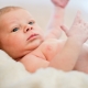 Haar of stoppels op de rug van een pasgeborene: de oorzaken van het uiterlijk en de verwijderingsmethoden