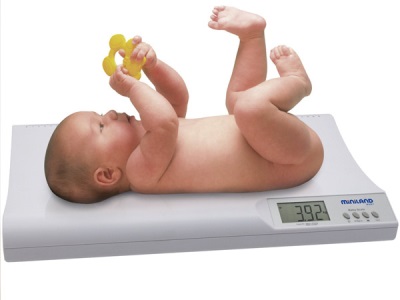 아기가 체중을 늘린다.