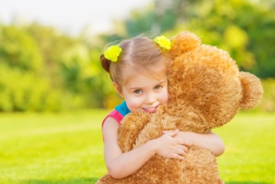 Κορίτσι με μια αρκούδα